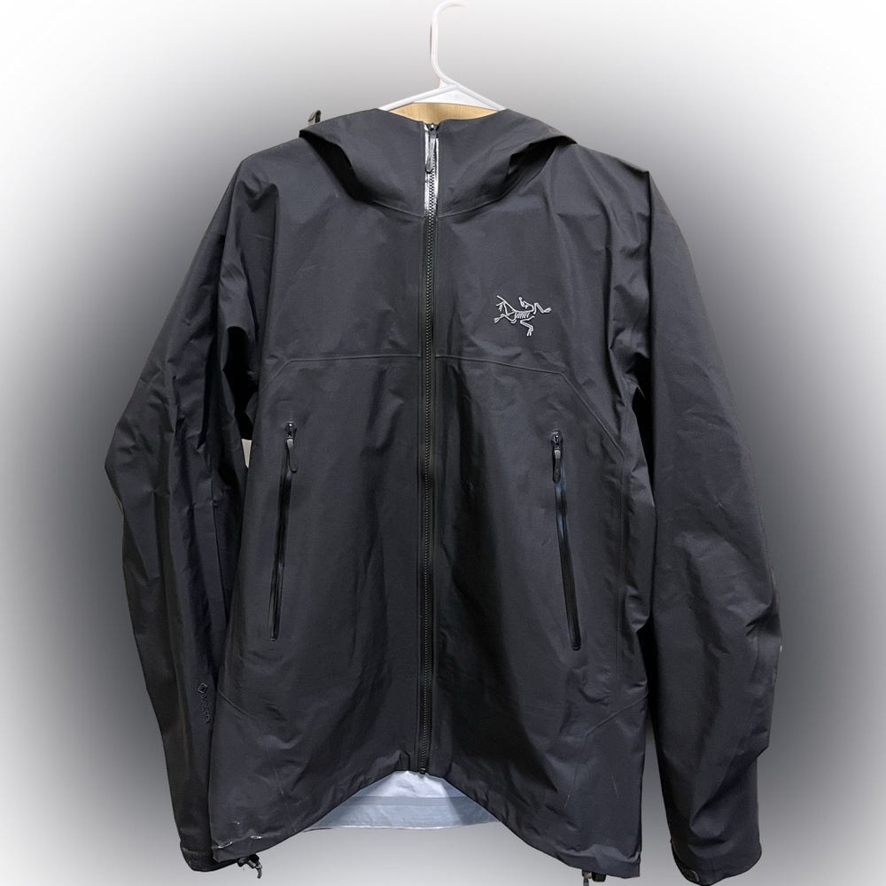 Barely worn Arcteryx Beta jacket size M